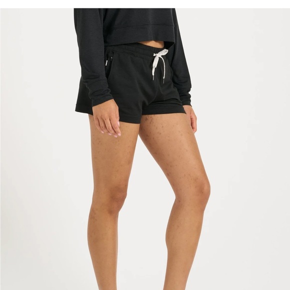 Vuori Women’s Halo Performance Shorts NWT - Picture 4 of 4